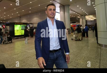 Neuer Head Coach Fabio Cannavaro, der von China Guangzhou Evergrande Taobao FC lächelt nach Ankunft auf dem Internationalen Flughafen Guangzhou Baiyun in Guangz Stockfoto