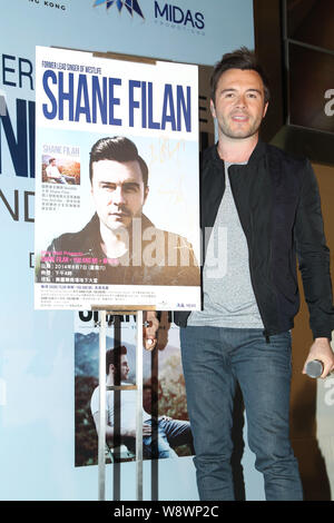 Shane Filan, ehemaliger Sänger der irischen Boygroup Westlife, stellt mit seinem Plakat an ein Signaturereignis für sein neues Album, Sie und mich, in Taipei, Taiwan Stockfoto