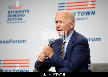 DES MOINES, IA/USA - 20. AUGUST 2019: Joe Biden spricht auf dringende Präsidentenforum auf Gewehr Sicherheit am Iowa Event Center. Stockfoto