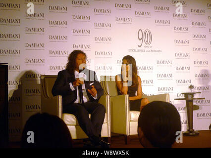 Die amerikanische Schauspielerin Eva Longoria, rechts, nimmt an der Eröffnung der Damiani Flagship Store in Xintiandi in Shanghai, China, 30. Mai 2014. Stockfoto