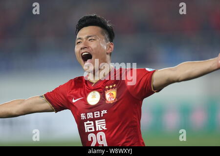 Gao Lin China Guangzhou Evergrande feiert nach dem Scoring ein Ziel gegen Südkoreas Jeonbuk Hyundai Motors während ihrer Gruppe G Match der A Stockfoto