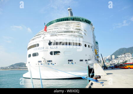 --FILE -- die Royal Caribbean Cruise Ship, Voyager der Meere, ist an einen Hafen in Peking, China, 19. September 2012. Royal Caribbean Cruises Lt Stockfoto