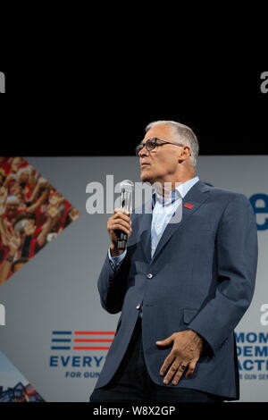 Washington Gouverneur Jay Inslee erscheint eine dringende Waffensicherung Präsidentenforum durch Everytown für Pistole Sicherheit gefördert, Mammen Nachfrage und Studenten fordern Maßnahmen auf die Iowa Events Center in Des Moines, Iowa. Stockfoto