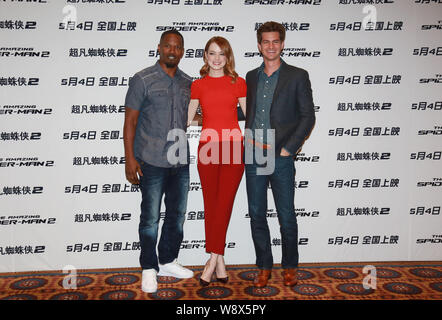 (Von links) amerikanischer Schauspieler Jamie Foxx, Schauspielerin Emma Stone und Schauspieler Andrew Garfield darstellen, während einer Pressekonferenz für ihren neuen Film, die erstaunliche Sp Stockfoto