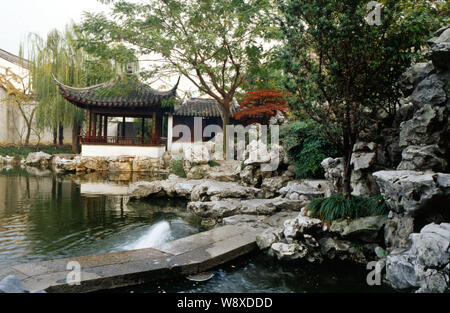 Blick auf den Garten des Anbaus, oder Yipu Garten, der klassischen Gärten von Suzhou in Suzhou City, East China Jiangsu Provinz. Stockfoto