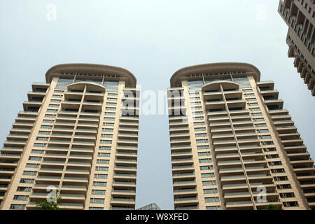 Blick auf die Wohnhäuser der Tomson Riviera Wohnprojekt im Finanzviertel Lujiazui in Pudong, Shanghai, China, 30. April 2014 Stockfoto