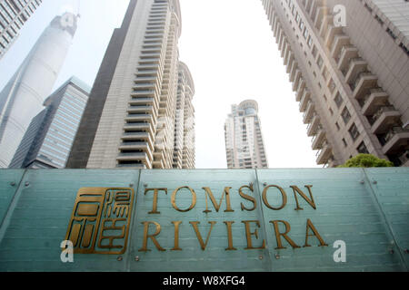 Blick auf die Wohnhäuser der Tomson Riviera Wohnprojekt im Finanzviertel Lujiazui in Pudong, Shanghai, China, 30. April 2014 Stockfoto