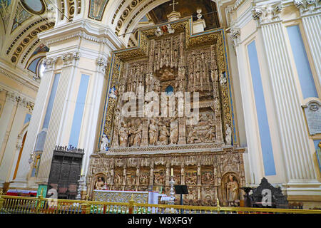 ZARAGOZA, Spanien - 1. JULI 2019: schönen Innenraum der Kathedrale Basilika Unserer Lieben Frau von der Säule, Zaragoza, Spanien Stockfoto