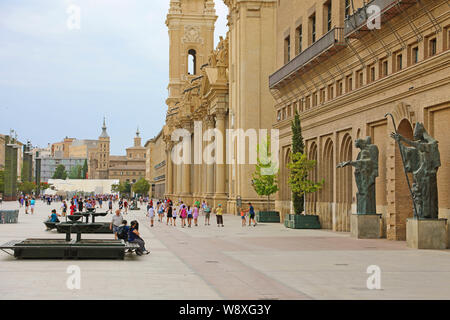 ZARAGOZA, Spanien - 1. JULI 2019: Plaza de Nuestra Señora del Pilar in Zaragoza, Aragon, Spanien Stockfoto