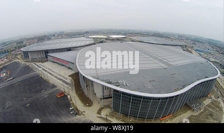 Blick auf die fast abgeschlossenen Nationalen Ausstellung und Konferenz Zentrum in der Hongqiao district, Shanghai, China, 30. Juni 2014. Shanghai Beamten ein Stockfoto