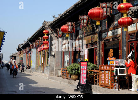 Blick auf eine Straße in der alten Stadt von Ping Yao in Pingyao County, North China Provinz Shanxi, 22. September 2009. Stockfoto