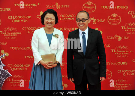 ---- Zhang Xin, Links, Gründer und Co-CEO der SOHO China, und ihr Ehemann Pan Shiyi, Mitbegründer, Chairman und Co-CEO der SOHO China, an der Ope Stockfoto