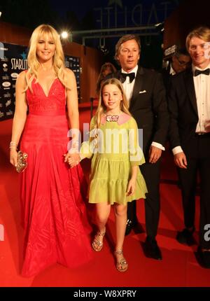 Malaga, Spanien. 11 Aug, 2019. 11. August 2019 (Malaga, Marbella) Valeria Mazza und Familie an der Decima gala Starlite in Marbella statt, um Mittel für den Lagrimas und befürwortet die Stiftung und für Cudeca Credit: CORDON PRESSE/Alamy Leben Nachrichten heben Stockfoto