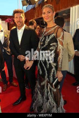 Malaga, Spanien. 11 Aug, 2019. 11. August 2019 (Malaga, Marbella) Diego Simeone und seine Frau Carla pereyra an der Decima gala Starlite in Marbella statt, um Mittel für den Lagrimas und befürwortet die Stiftung und für Cudeca Credit: CORDON PRESSE/Alamy Leben Nachrichten heben Stockfoto