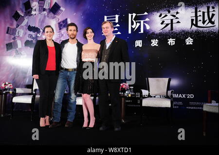 (Von links) Der britische Filmproduzent Emma Thommas, amerikanische Schauspieler Matthew McConaughey, Schauspielerin Anne Hathaway und britischen Regisseur Christopher Nolan Stockfoto