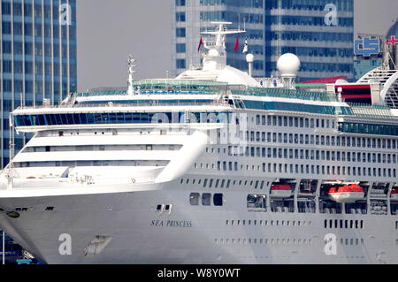 --FILE - Das passagierschiff Sea Princess betrieben von der Princess Cruises line Liegeplätze an der Shanghai Port International Cruise Terminal auf der Huangp Stockfoto