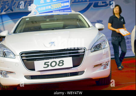 ---- Eine Dongfeng Peugeot Citroen508 ist bei einem Automobil Ausstellung in Kunshan City angezeigt, Zentrale China Provinz Hubei, 19. September 2013. Stockfoto