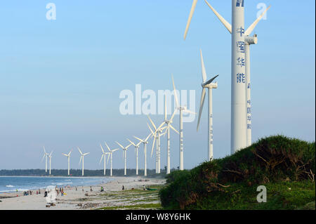 ---- Windenergieanlagen whirl Strom an einem Offshore-windpark von China Huaneng Gruppe in Jinshan Grafschaft zu generieren, Wenchang City, South China Hai Stockfoto