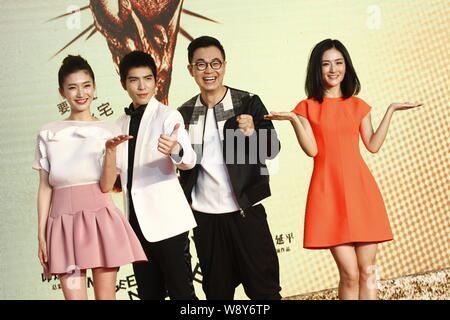 (Von links) chinesische Schauspielerin Jiang Shuying, taiwanesische Sängerin Jam Hsiao, chinesischen Schauspieler Dong Chengpeng und TV hostess Xie Na während einer Presse conferen darstellen Stockfoto