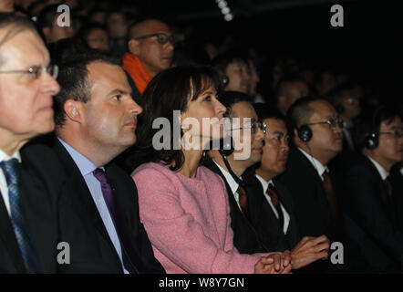 Die französische Schauspielerin Sophie Marceau, Mitte, besucht eine Werbeveranstaltung für Citroen DS6 SUV in Peking, China, 27. September 2014. Stockfoto