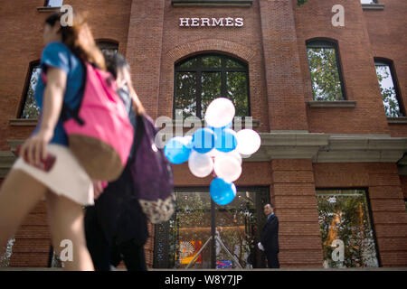 ---- Fußgängerzone vorbei an der Maison Hermes in Shanghai, China, 25. September 2014. Französischen Luxus - waren Haus Hermes International SA dritten q Stockfoto