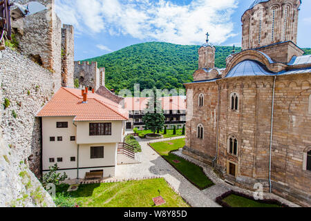 Mittelalterlichen Serbischen Orthodoxen Manasija (Resava) Kloster, Kirche der Heiligen Dreifaltigkeit, Serbien, gegründet von Despoten Stefan Lazarevic, bedeutende Denkmäler Stockfoto