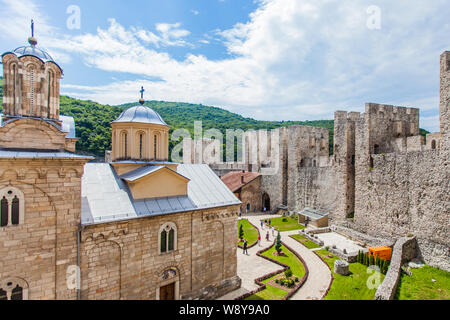 Mittelalterlichen Serbischen Orthodoxen Manasija (Resava) Kloster, Kirche der Heiligen Dreifaltigkeit, Serbien, gegründet von Despoten Stefan Lazarevic. Stockfoto