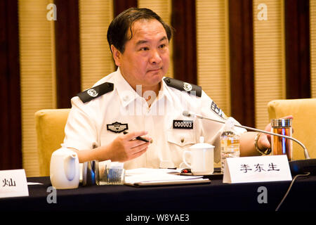 ------ Li Dongsheng, dann Stellvertretender Minister für Öffentliche Sicherheit der Völker Repulic von China, hört während einer Konferenz in Peking, China, 19. Juni 2012. Stockfoto