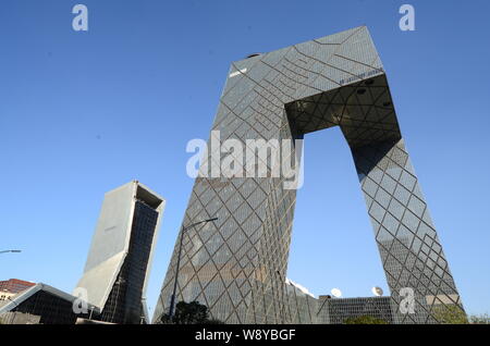 ---- Blick auf das CCTV-Tower, dem Hauptsitz von China Central Television, in CBD (Central Business District) in Peking, China, 13. Oktober 2012. Stockfoto