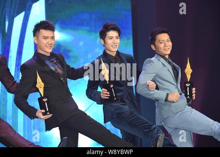 (Von links) der chinesischen Akteure Feng Shaofeng, Chen Xuedong und Li Chen Tanz während der Preisverleihung für die Menschen der Basar Award 2014 in Peking Stockfoto