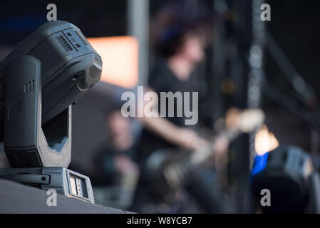 Bewegliche Bühne licht Kopf am Konzert Stockfoto