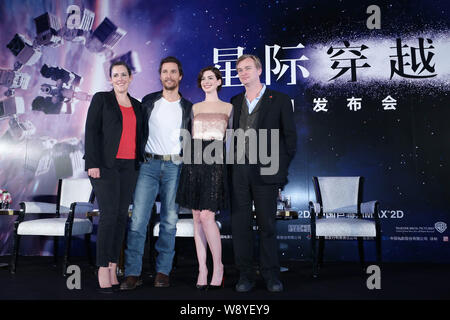 (Von links) Der britische Filmproduzent Emma Thommas, amerikanische Schauspieler Matthew McConaughey, Schauspielerin Anne Hathaway und britischen Regisseur Christopher Nolan Stockfoto