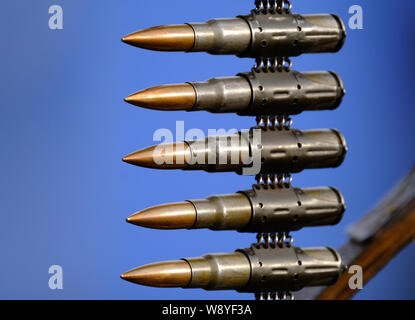 7,92 Maschinengewehr Gewehrkugeln in Link für Oldtimer MG 34 Deutschen Maschinengewehr. Stockfoto