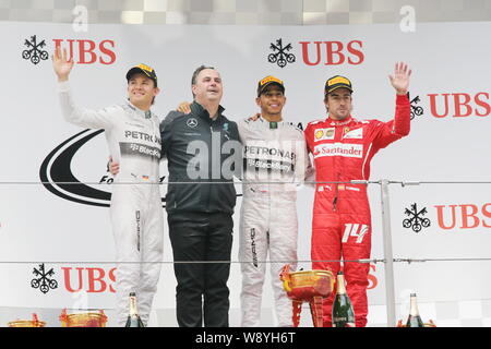 (Von links) Deutschen F1-Fahrer Nico Rosberg, Sporting Director Ron Wiesen und britischen F1-Pilot Lewis Hamilton von MERCEDES AMG PETRONAS-F1-Teams, und Sp Stockfoto