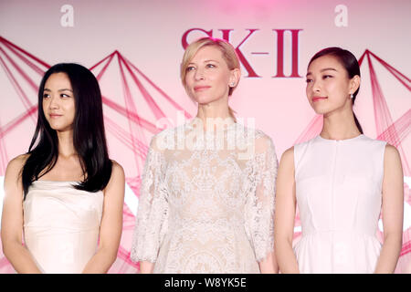 (Von links) chinesische Schauspielerin Tang Wei, australische Schauspielerin Cate Blanchett und chinesische Schauspielerin Ni Ni besuchen eine Werbeveranstaltung der Schönheit Marke SK-II. Stockfoto