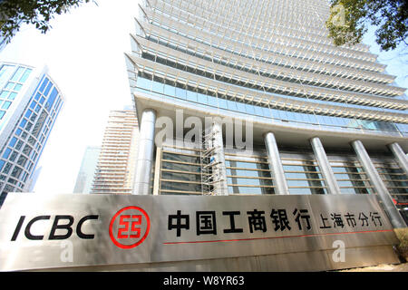 ---- Blick auf die Shanghai Niederlassung Gebäude der ICBC (Industrie- und Commericial Bank von China) im Finanzviertel Lujiazui in Pudong, Shanghai Stockfoto