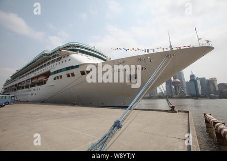 --FILE -- die Royal Caribbean Cruise Ship, Legende der Meere, ist an der Shanghai Port International Cruise Terminal in Shanghai, China, 18. März angedockt Stockfoto