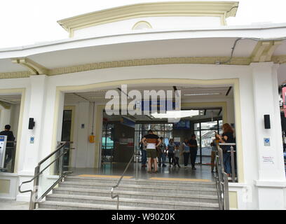 Bangkok, Thailand, 11. August 2019: Wat Mangkon Kamalawat Station neue U-Bahnen zu Yaowarat Chinatown von Thailand für Experiment geöffnet und Stockfoto