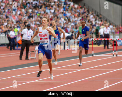 Karsten Warholm aus Norwegen gewinnt die 400 Meter Hürden, mit einem neuen Rekord von 47.12 Sekunden, während Tag 1 der London 2019 Müller Jubiläum Spiele, Am Stadion in London, England. Stockfoto