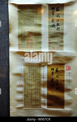 Hochauflösende Drucke der angeblich authentische Gong Fu Tie Kalligraphie von alten chinesischen Schriftsteller und kalligraph Su Shi, oben, und die Replik von c Stockfoto