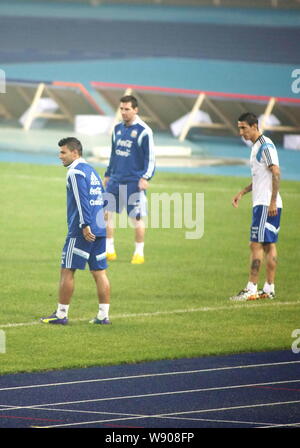 (Von links) Sergio Agüero, Lionel Messi und Engel Fabian Di Maria von Argentinien nehmen an einem Training in heavy Smog für Amerika' Super D Stockfoto