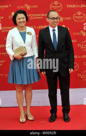 ---- Zhang Xin, Links, Gründer und Co-CEO der SOHO China, und ihr Ehemann Pan Shiyi, Mitbegründer, Chairman und Co-CEO der SOHO China, an der Ope Stockfoto
