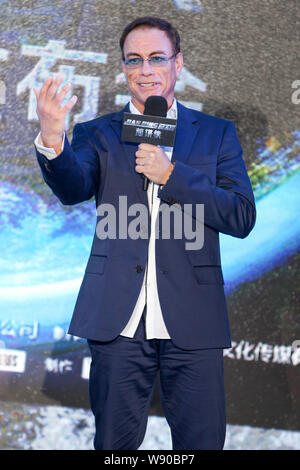 Usa Hollywood action star Jean-Claude Van Damme stellt während einer Pressekonferenz für den Film "Der Pancake Man' in Peking, China, 25. November 2014. Stockfoto