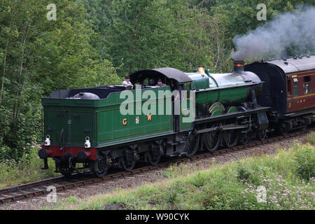 6960 Raveningham Hall, modifizierte Halle klasse Dampflok, schleppen einen Personenzug in der Nähe von highley auf den Severn Valley Railway am 1. August 2019. Stockfoto