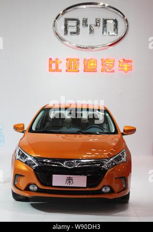 ---- Eine neue Plug-in-Hybrid Qin von BYD ist während der 2013 SAE-Kongress & China 2013 China Automotive Engineering und Manufacturing Expo (20 angezeigt Stockfoto