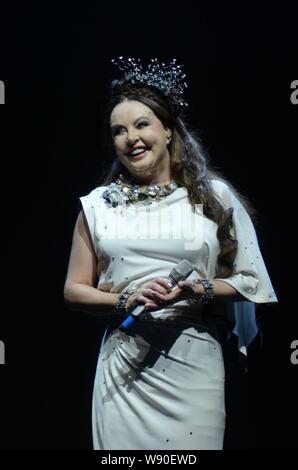 Klassischen englischen Sopranistin Sarah Brightman lächelt bei einem Konzert in Shanghai, China, 21. Januar 2014. Stockfoto