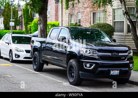 Eine schwarze Chevrolet Silverado Z71 in einer Straße in Madison Park, Seattle geparkt Stockfoto