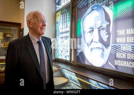 Dunfermline, UK. 12 Aug, 2019. Sir Ian Wood hat angekündigt worden als eines der Empfänger der Carnegie Medal der Philanthropie in der Carnegie Birthplace Museum in Dunfermline. Die anderen Medaillengewinner, die auch Ihre Auszeichnungen im Rahmen einer Feierstunde in New York im Oktober erhalten, sind Anne G Earhart, Mellody Hobson und George Lucas, Marie - Josee und Henry Kravis, Morton R L Mandel, Robert F Smith und Dr. Leonard Abschleppen. Im Bild: Sir Ian Wood an der Carnegie Birthplace Museum Credit: Rich Dyson/Alamy leben Nachrichten Stockfoto