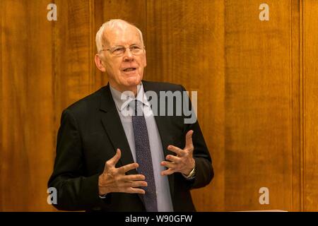 Dunfermline, UK. 12 Aug, 2019. Sir Ian Wood hat angekündigt worden als eines der Empfänger der Carnegie Medal der Philanthropie in der Carnegie Birthplace Museum in Dunfermline. Die anderen Medaillengewinner, die auch Ihre Auszeichnungen im Rahmen einer Feierstunde in New York im Oktober erhalten, sind Anne G Earhart, Mellody Hobson und George Lucas, Marie - Josee und Henry Kravis, Morton R L Mandel, Robert F Smith und Dr. Leonard Abschleppen. Im Bild: Sir Ian Wood an der Carnegie Birthplace Museum Credit: Rich Dyson/Alamy leben Nachrichten Stockfoto