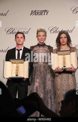 Australische Schauspielerin Cate Blanchett, Mitte, wirft mit amerikanischer Schauspieler Logan Lerman, Links, und die französische Schauspielerin Adele Exarchopoulos, nachdem Sie gewann die Cho Stockfoto